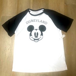 Disneyland black and white shortsleeved tee shirt